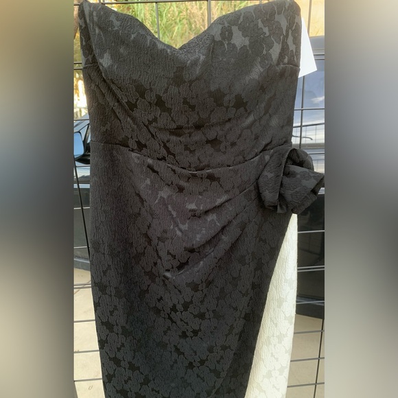 NWT Elegant 2 tone Black and White Women's strapless midi dress - Picture 11 of 12